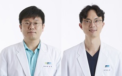 왼쪽부터 신장내과 박삼엘, 길효욱 교수
