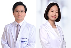 왼쪽부터 흉부외과 김경환 교수, 정보화실 배예슬 교수