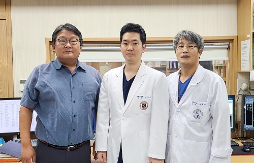 좌측부터 고려대학교 의학통계학교실 안형진 교수, 심혈관센터 강동오, 최철웅 교수