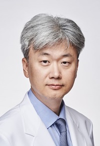 관절재생센터장 김석중 교수