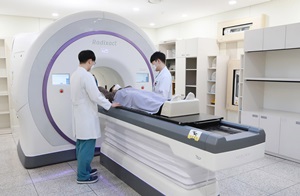 순천향대 부천병원이 최신 토모테라피 장비 ‘래디젝트 X9’을 사용해 방사선 암 치료를 하고 있다.