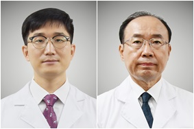 좌측부터 나충실 교수, 홍석준 교수