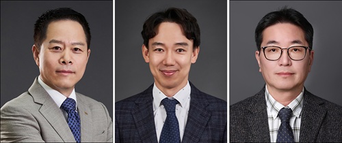 좌측부터 박상영 사장(경영총괄), 배기룡 전무이사(의약연구개발본부장), 정대석 상무이사(인사기획부문장)